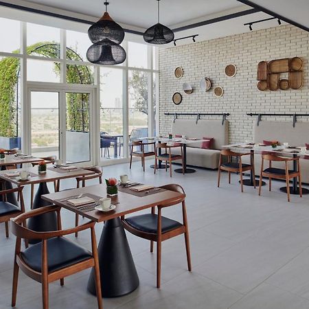 Movenpick Jumeirah Village Triangle Dubai Buitenkant foto Restaurant