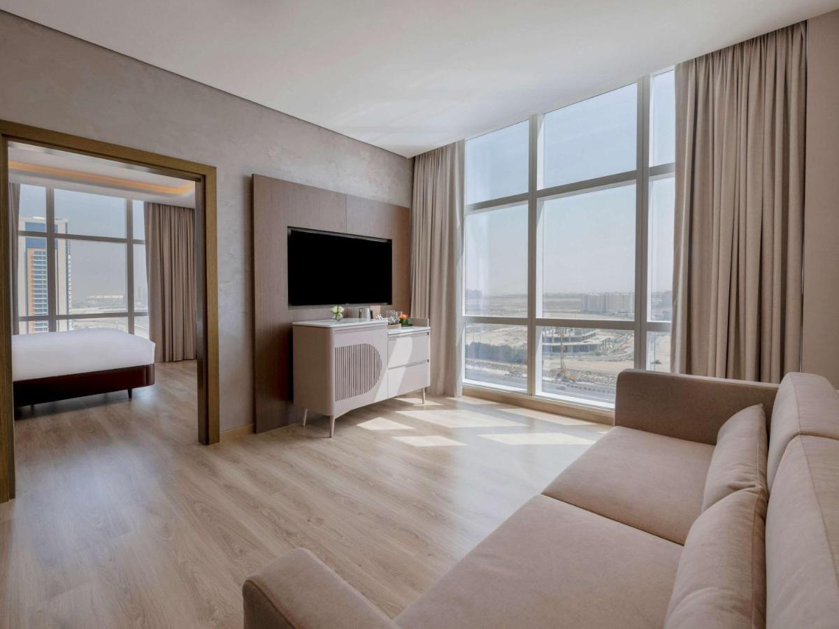 Movenpick Jumeirah Village Triangle Dubai Buitenkant foto Suite
