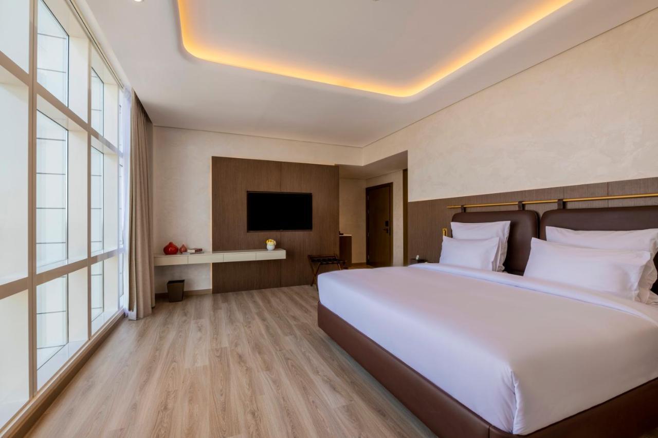 Movenpick Jumeirah Village Triangle Dubai Buitenkant foto