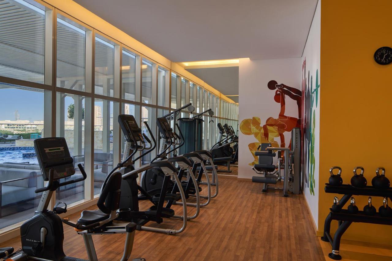 Movenpick Jumeirah Village Triangle Dubai Buitenkant foto The gym at the hotel