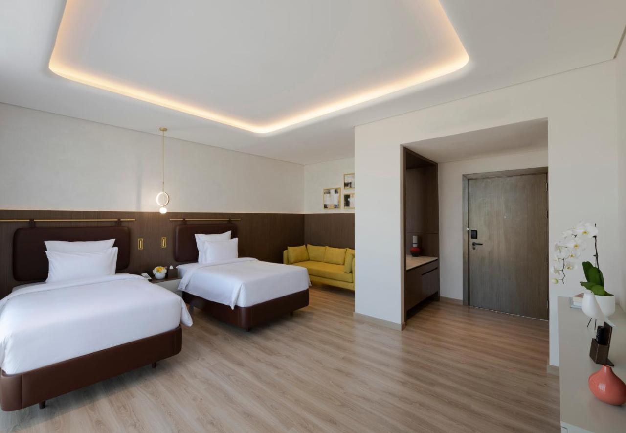 Movenpick Jumeirah Village Triangle Dubai Buitenkant foto