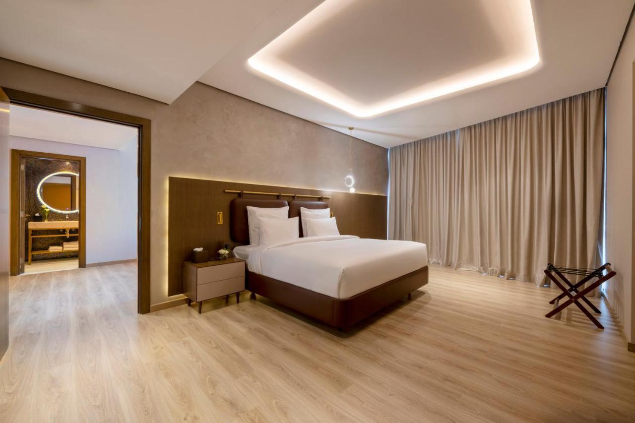 Movenpick Jumeirah Village Triangle Dubai Buitenkant foto Suite