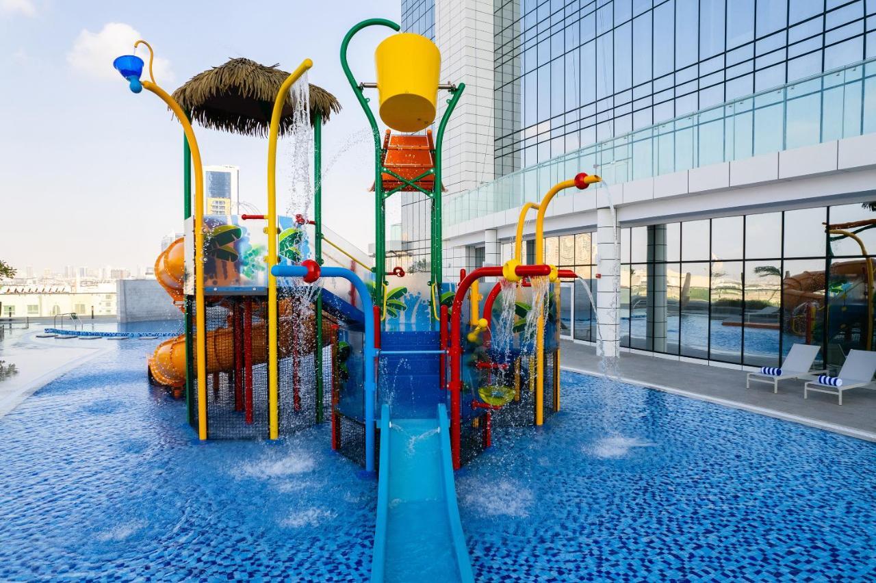 Movenpick Jumeirah Village Triangle Dubai Buitenkant foto A water park in Dubai