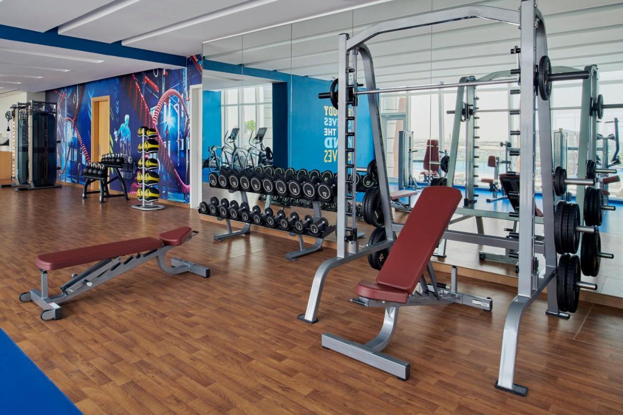 Movenpick Jumeirah Village Triangle Dubai Buitenkant foto A modern gym