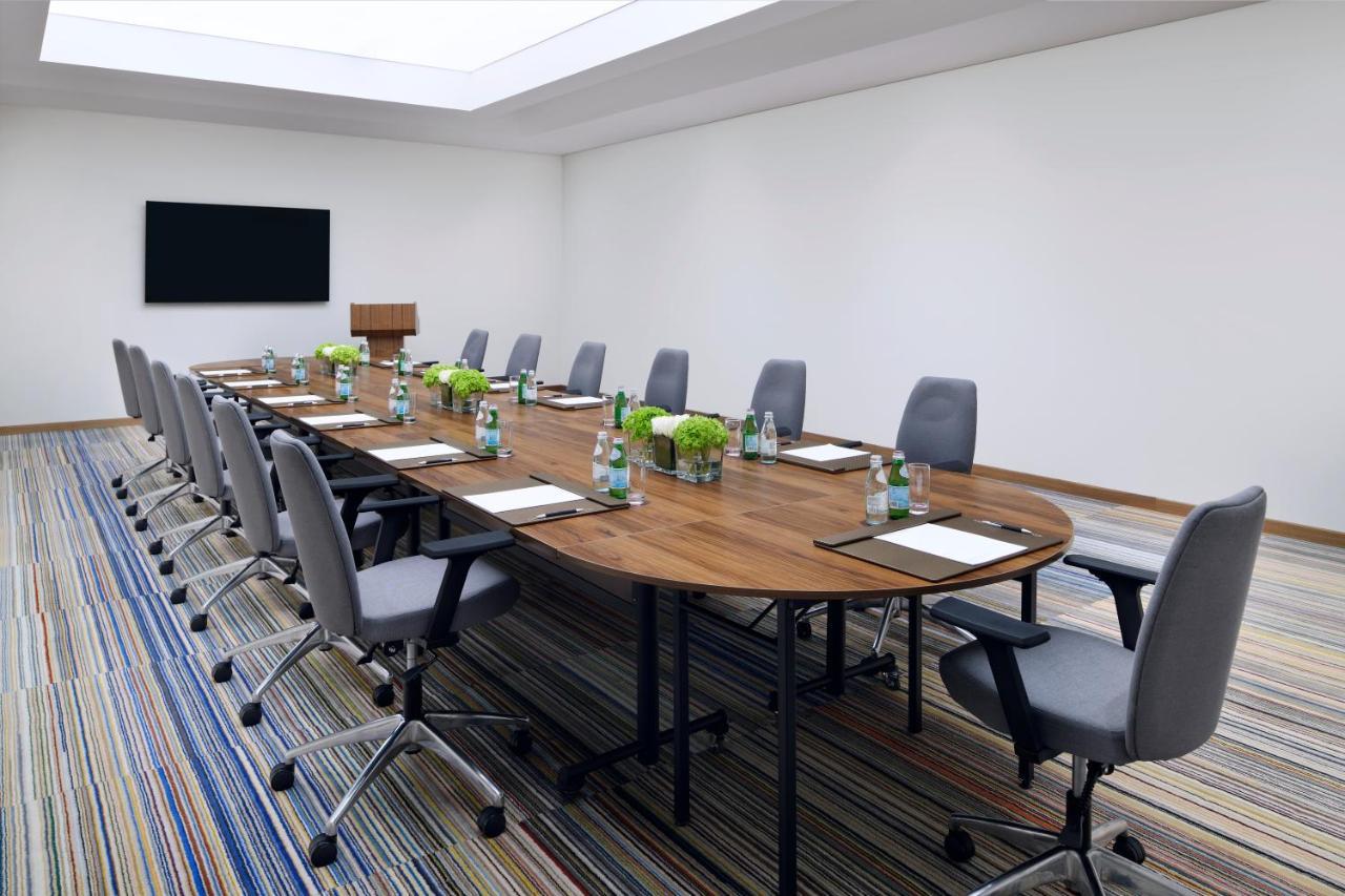 Movenpick Jumeirah Village Triangle Dubai Buitenkant foto A boardroom