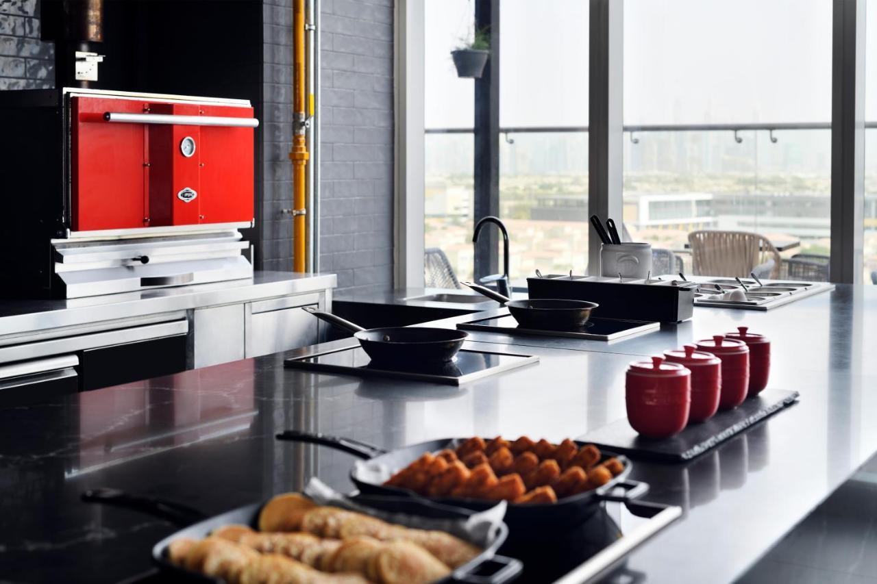 Movenpick Jumeirah Village Triangle Dubai Buitenkant foto A commercial kitchen